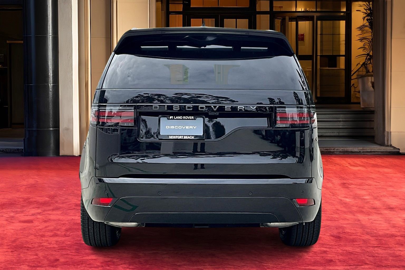 2025 Land Rover Discovery P300 Dynamic SE photo 3