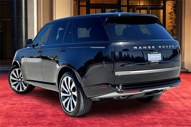 2025 Land Rover Range Rover SE photo 2