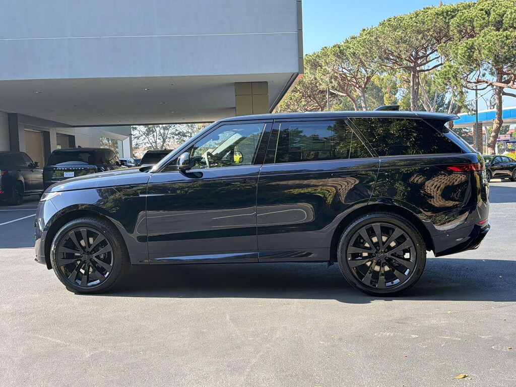 New 2026 Land Rover Range Rover Sport P400 Dynamic SE SUV