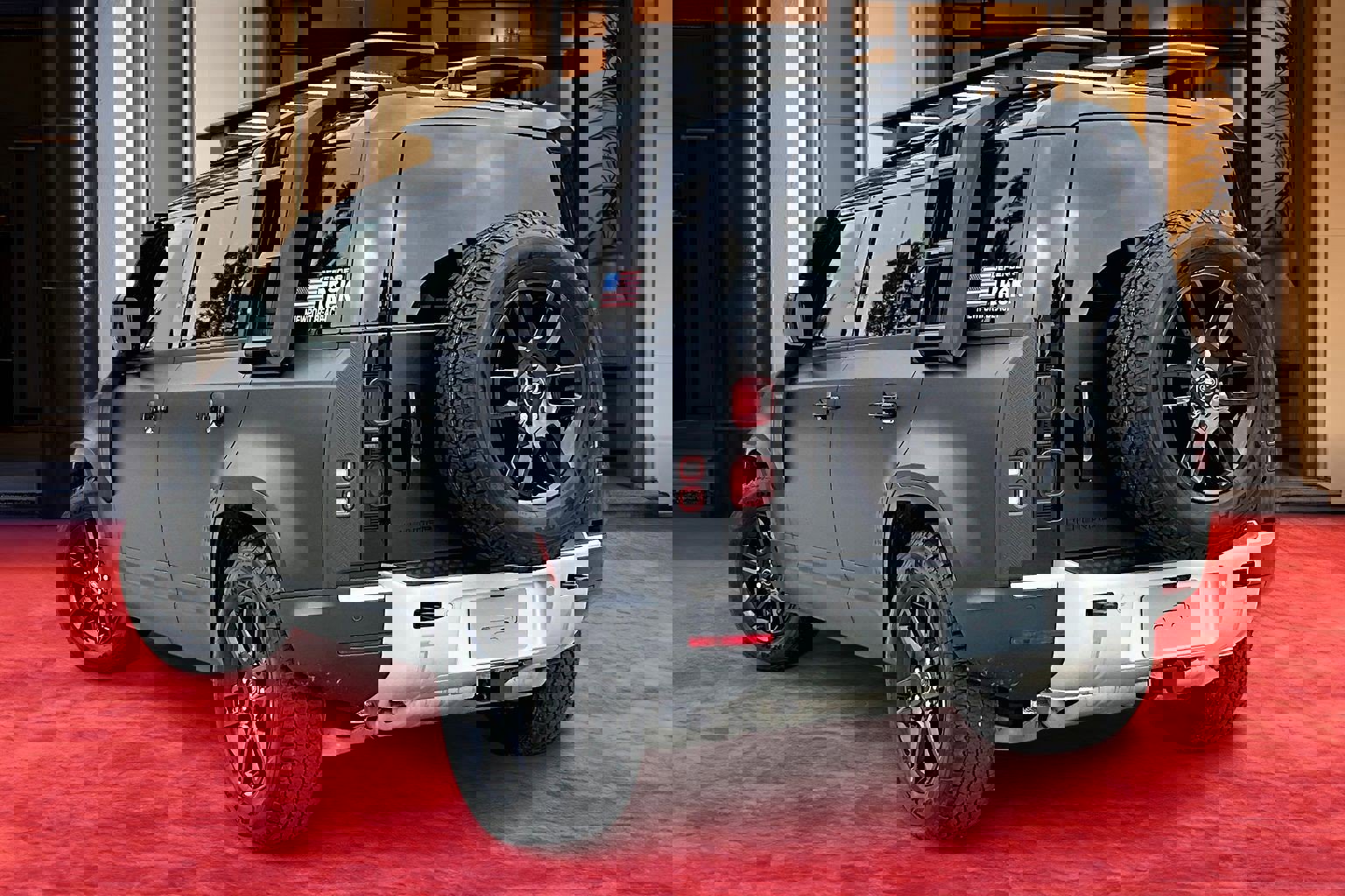 2025 Land Rover Defender 110 S photo 2