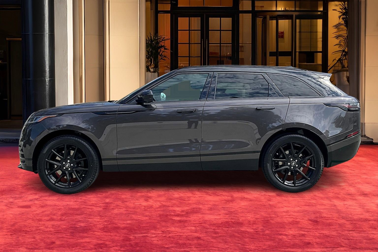 2026 Land Rover Range Rover Velar P250 Dynamic SE photo 3