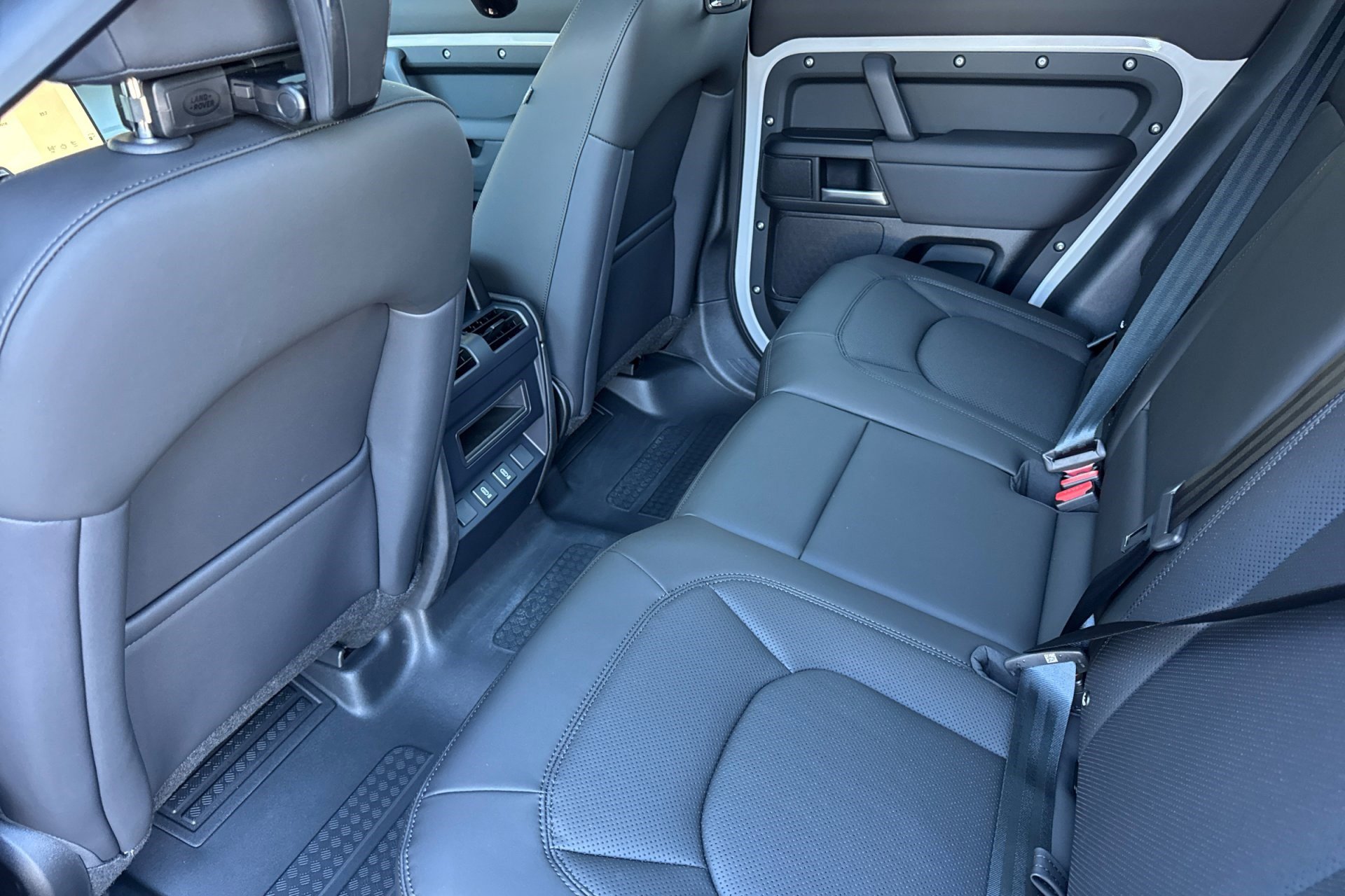 2026 Land Rover Defender 110 S photo 3