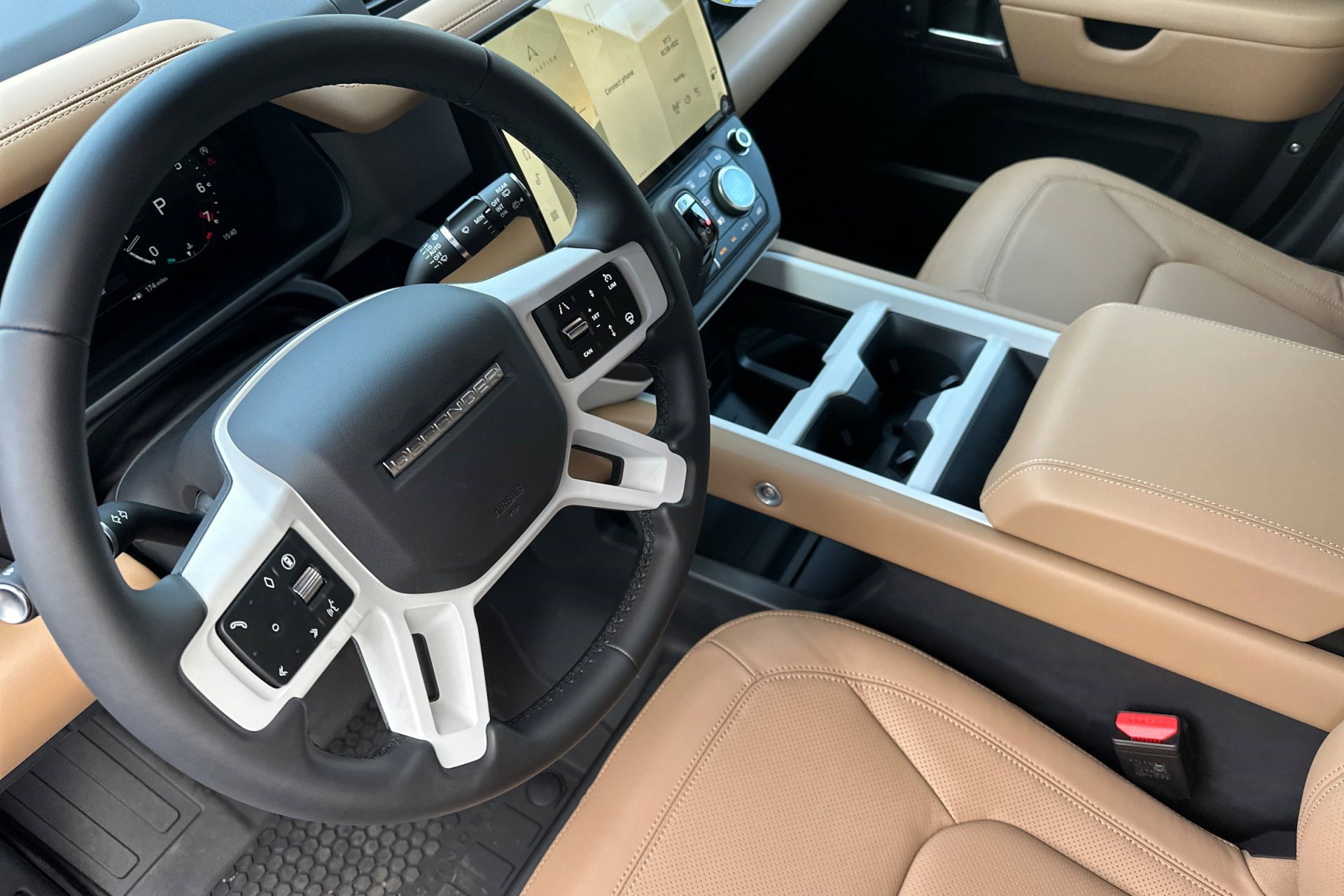 2026 Land Rover Defender 110 S photo 3