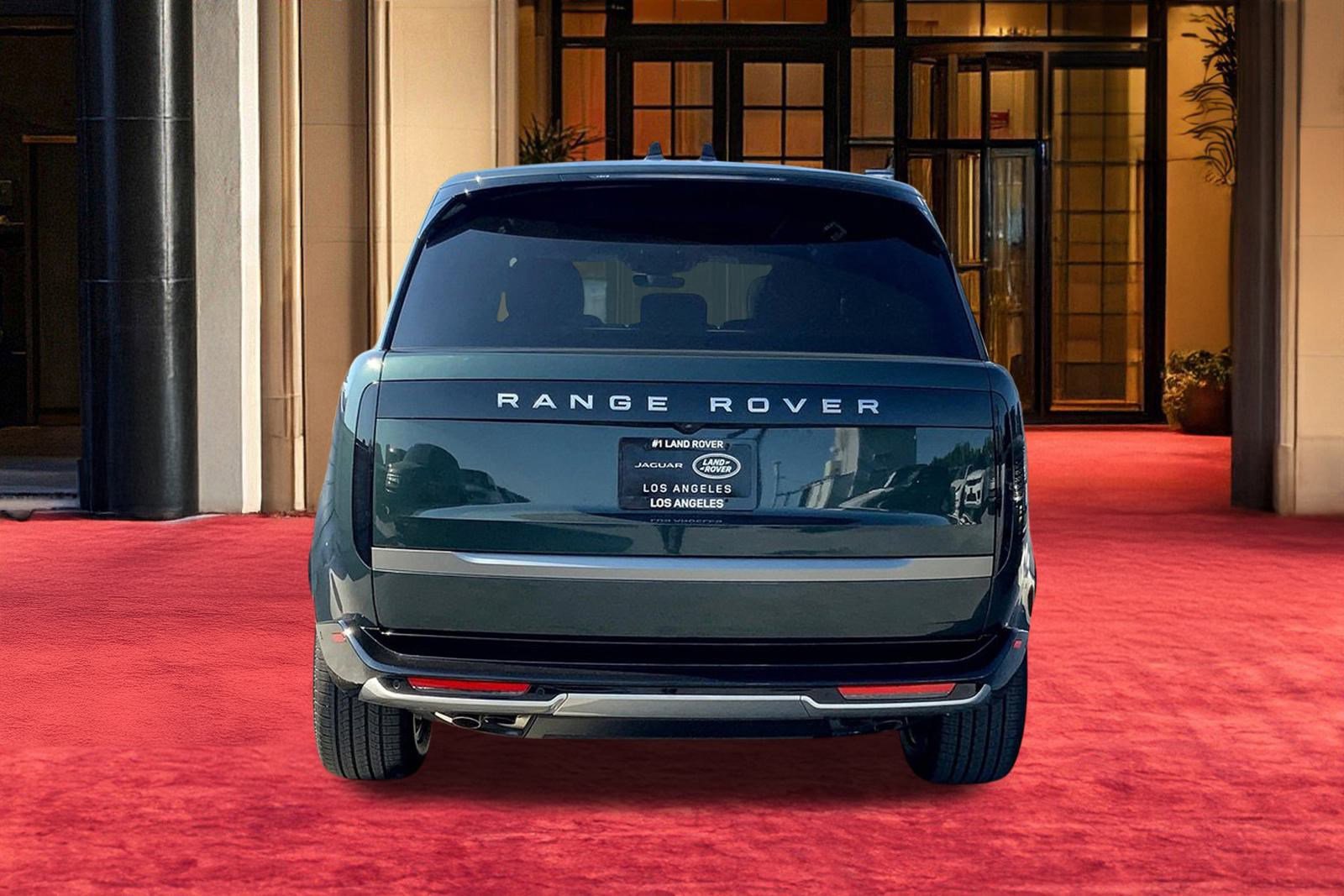 2025 Land Rover Range Rover SE photo 2