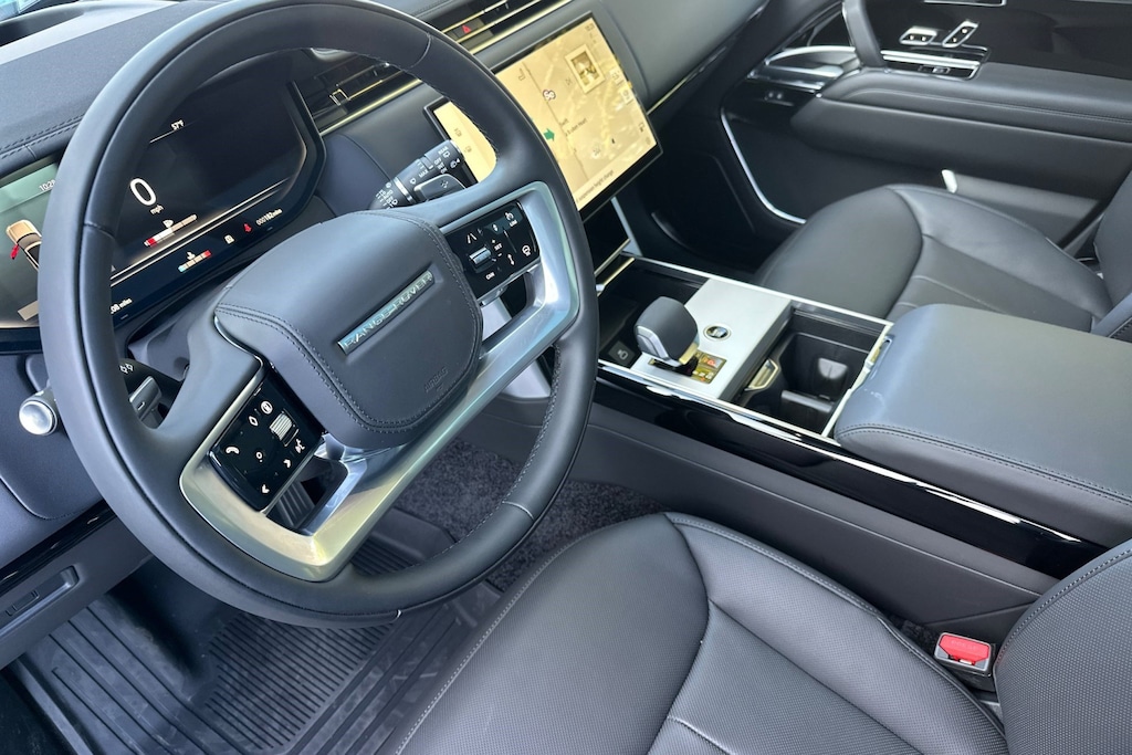 New 2025 Land Rover Range Rover P400 SE SUV