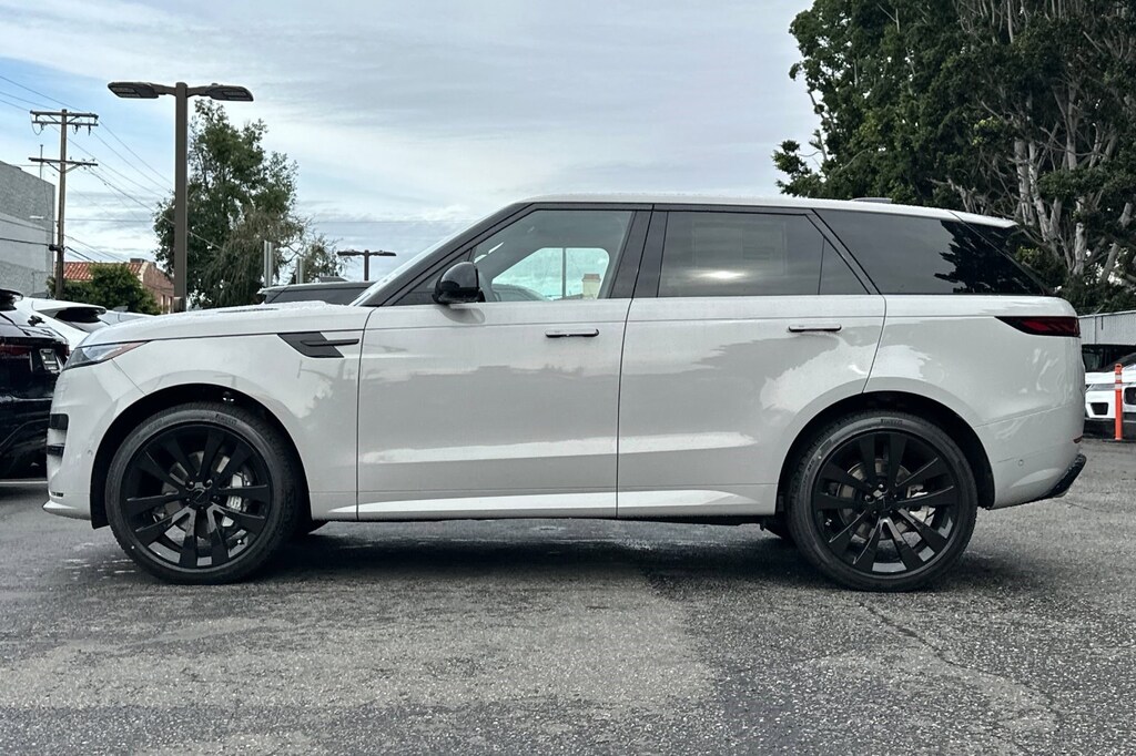 New 2026 Land Rover Range Rover Sport P400 Dynamic SE SUV
