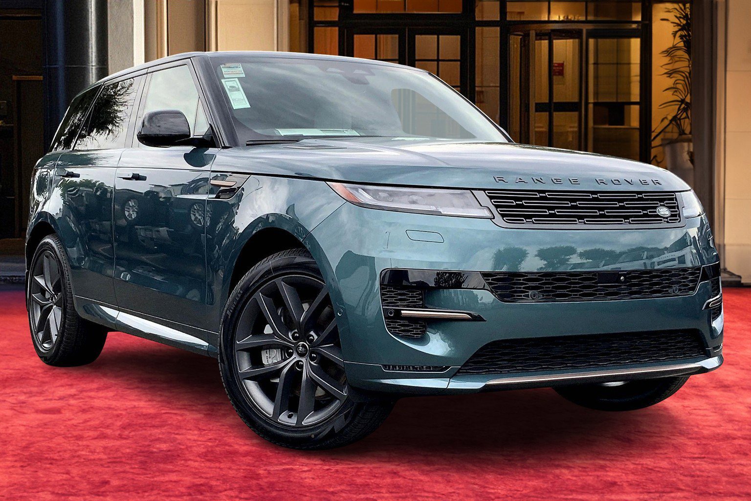 2025 Land Rover Range Rover Sport P530 Dynamic SE photo 2