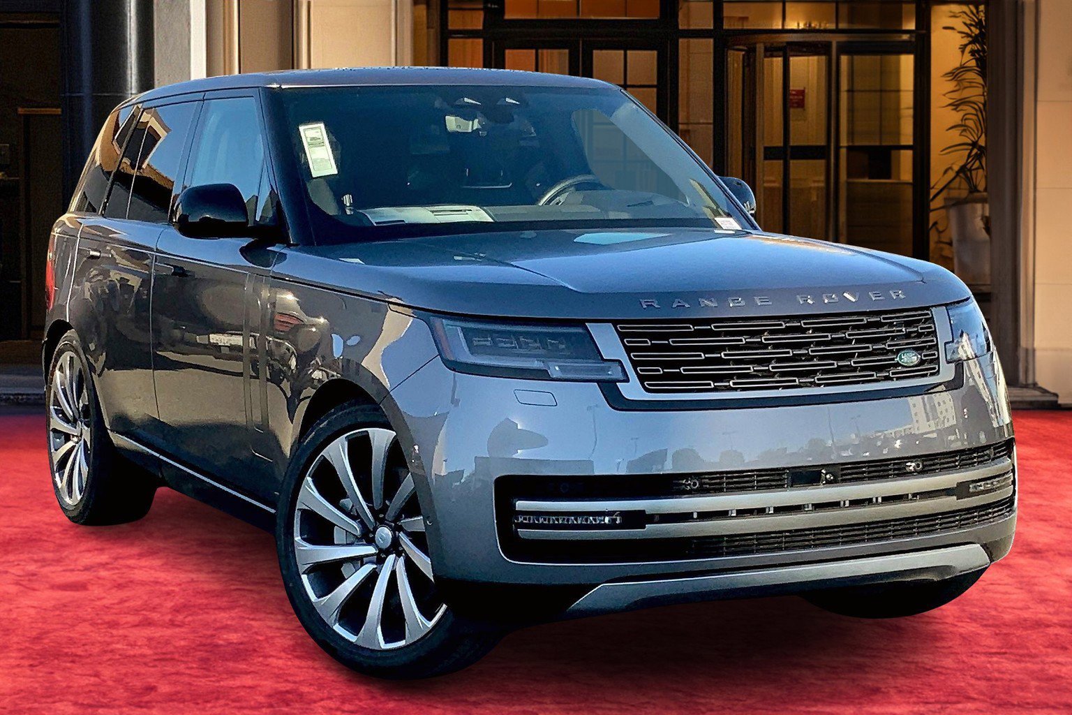 2025 Land Rover Range Rover SE photo 2