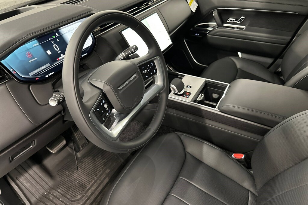 New 2025 Land Rover Range Rover P400 SE 7 Seat SUV