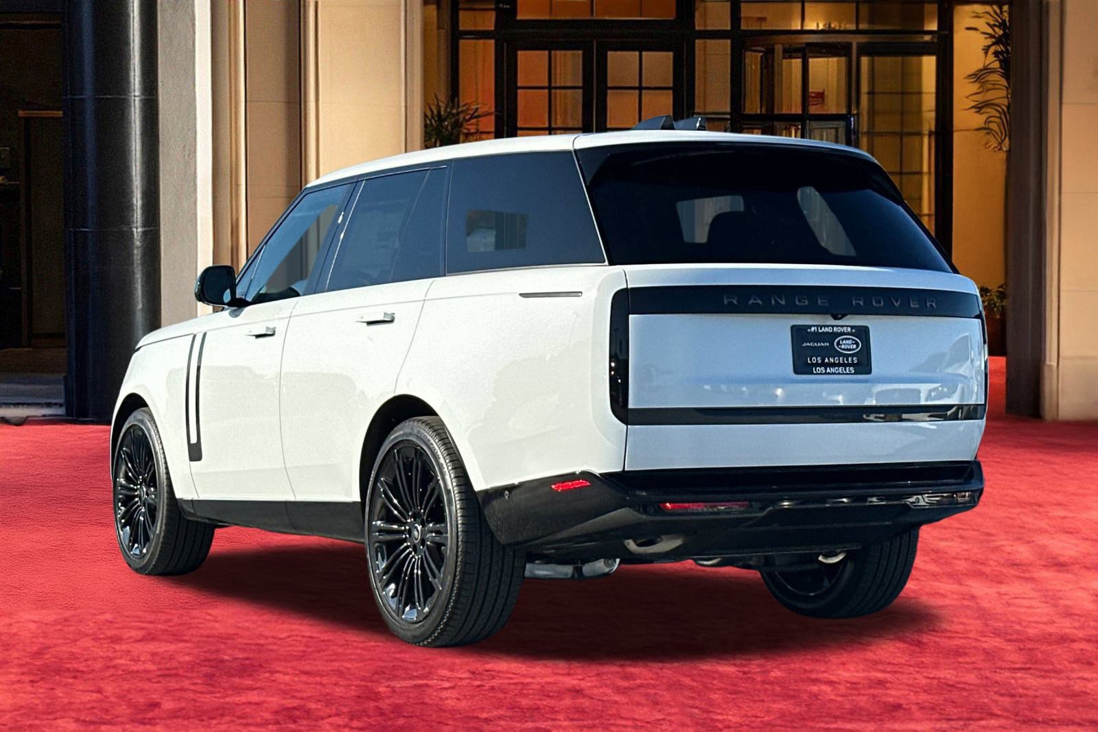 2025 Land Rover Range Rover SE photo 2