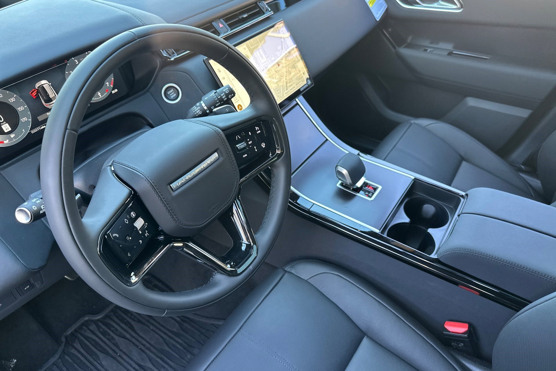 2026 Land Rover Range Rover Velar P400 Dynamic SE photo 3