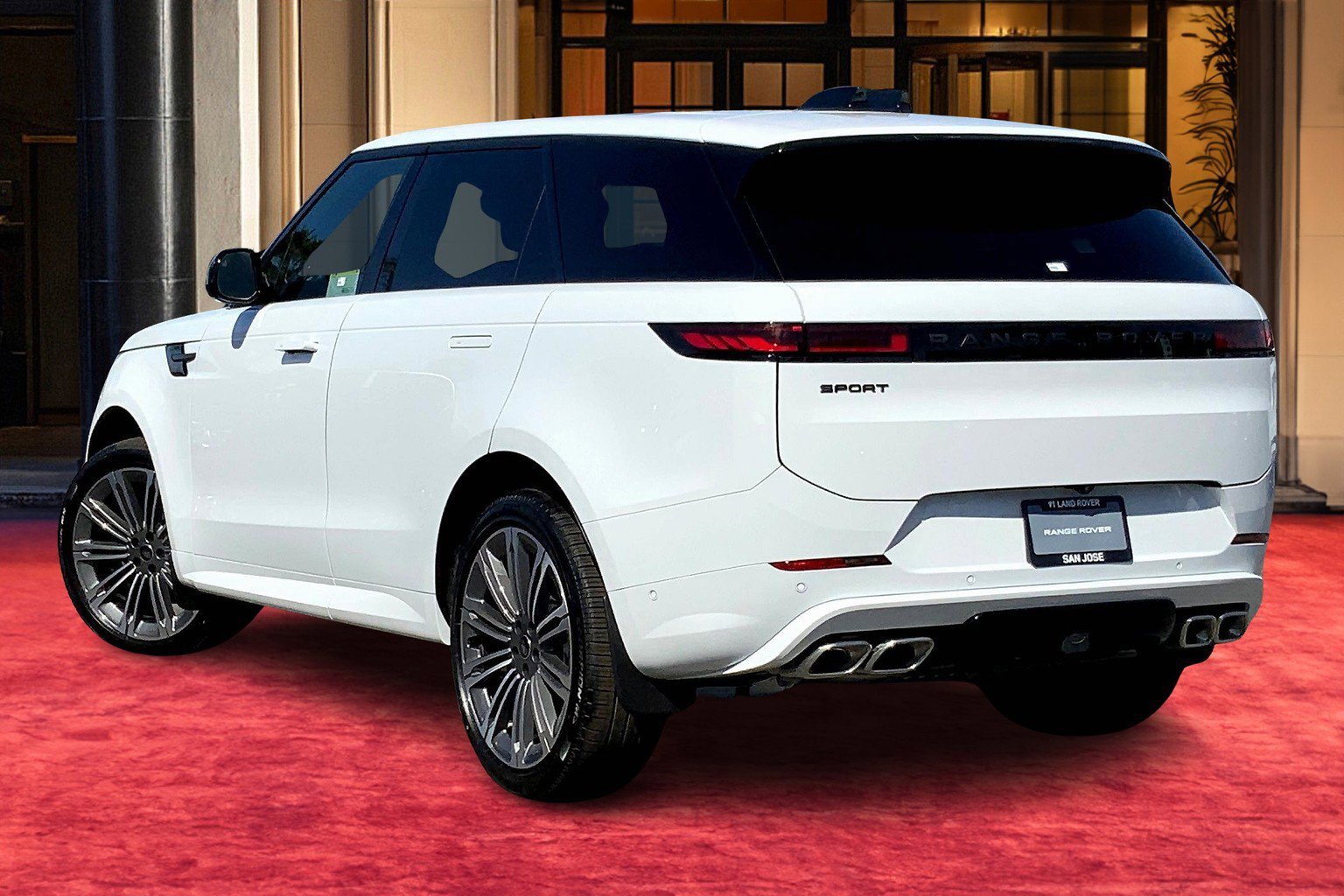 2025 Land Rover Range Rover Sport P530 Dynamic SE photo 3