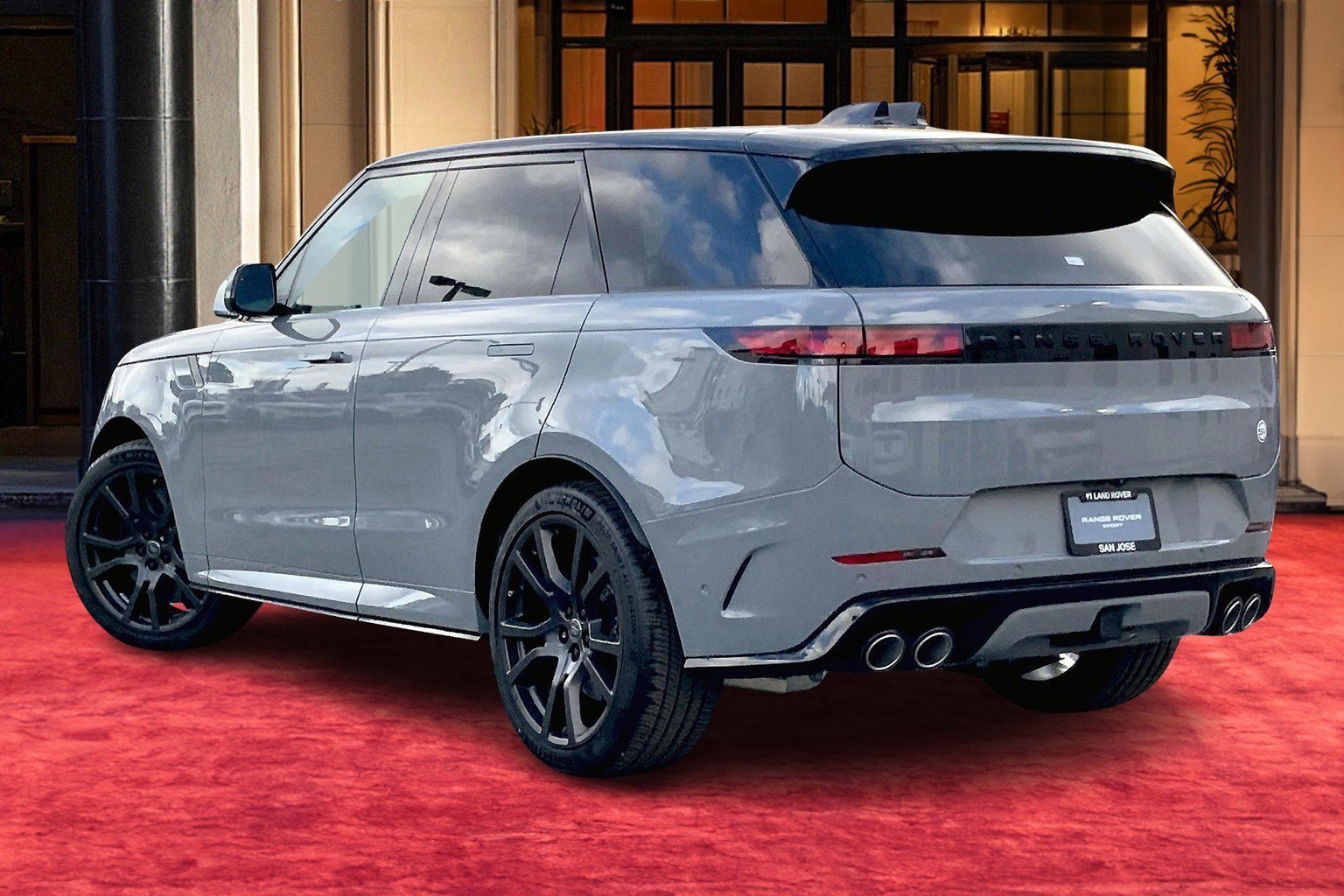2025 Land Rover Range Rover Sport photo 3
