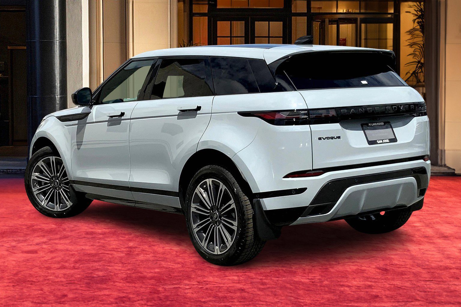 2026 Land Rover Range Rover Evoque Dynamic SE photo 3