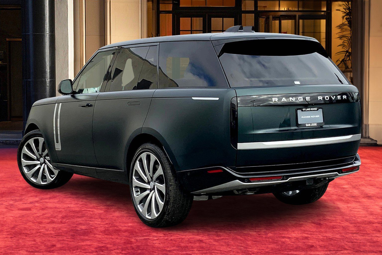 2025 Land Rover Range Rover Autobiography photo 3