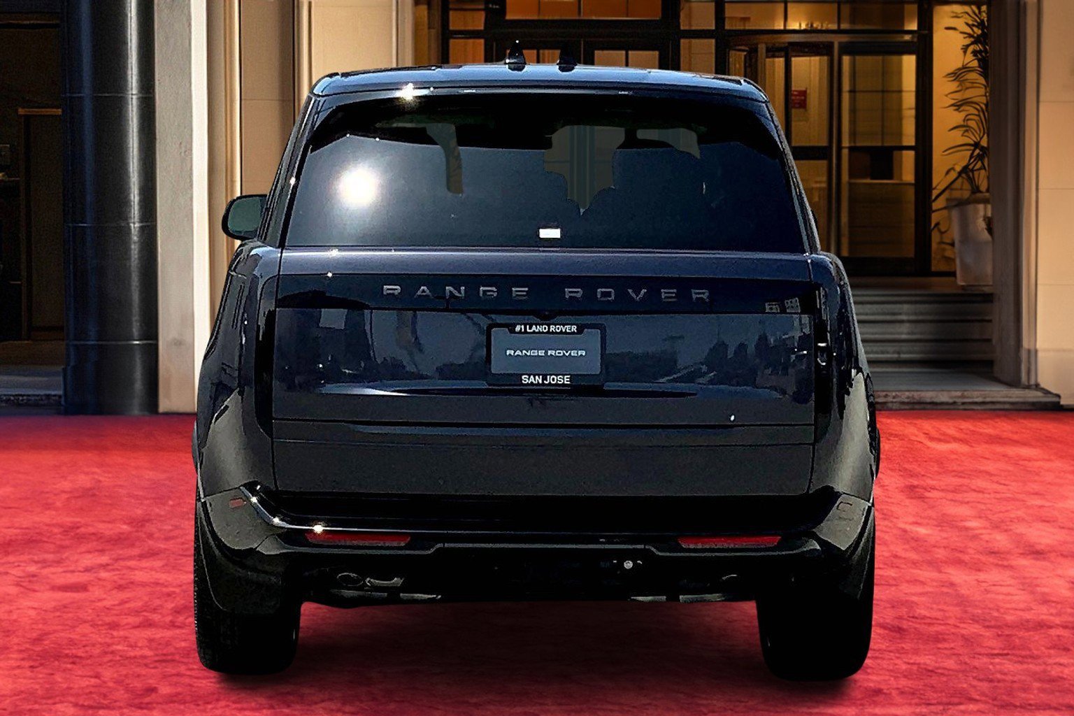 2025 Land Rover Range Rover SE photo 2