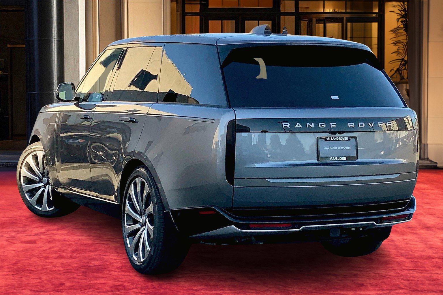 2025 Land Rover Range Rover SE photo 3