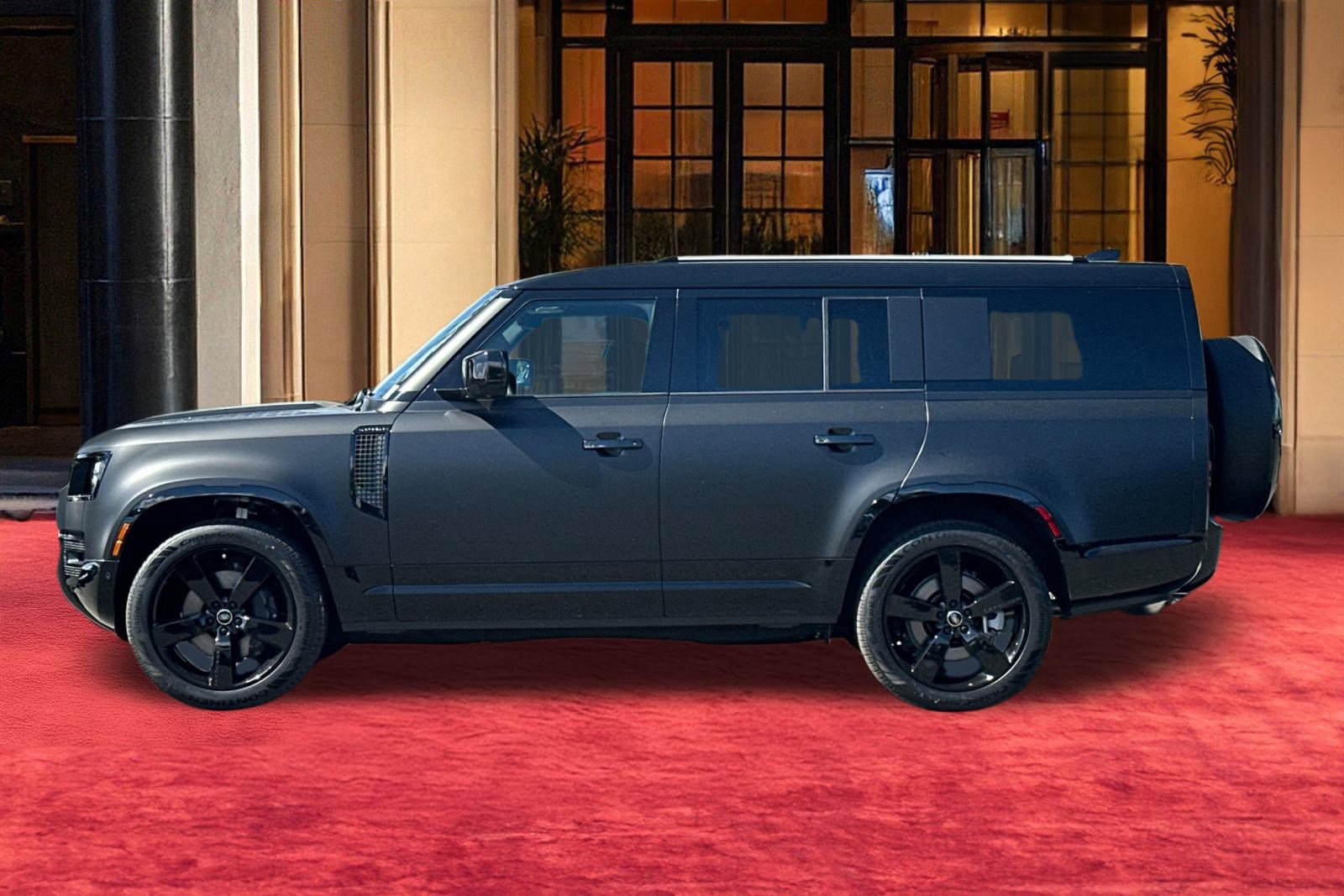 2025 Land Rover Defender 130 X-Dynamic SE photo 2