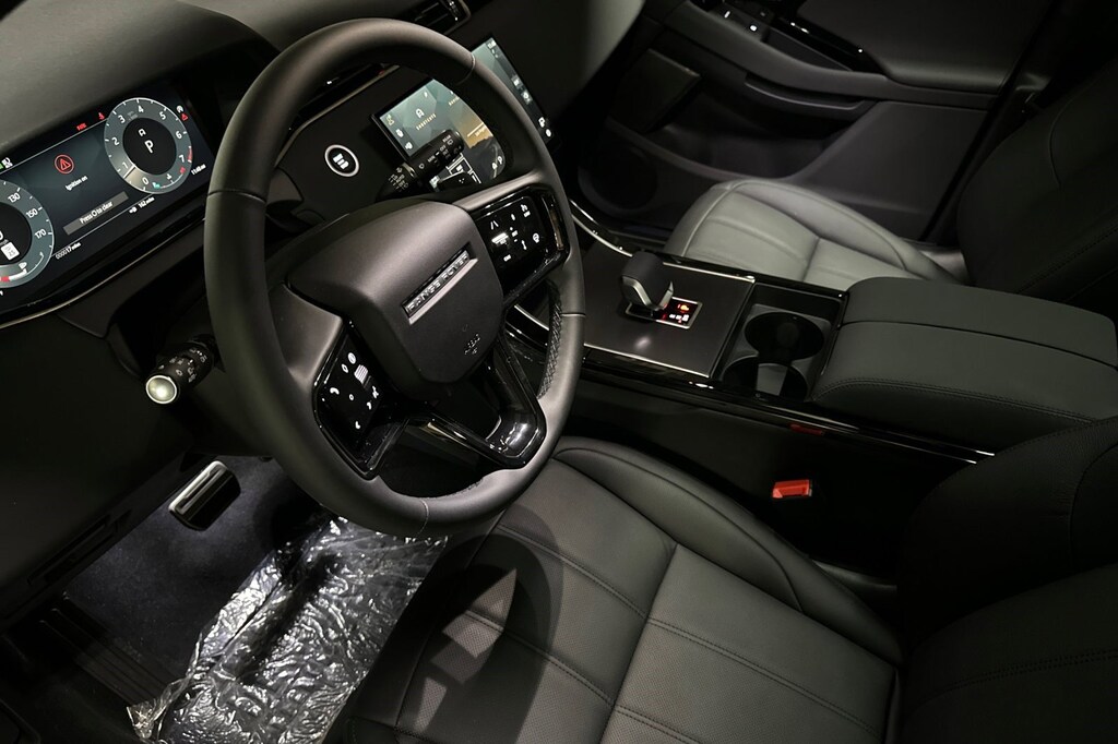 New 2026 Land Rover Range Rover Evoque Dynamic SE SUV