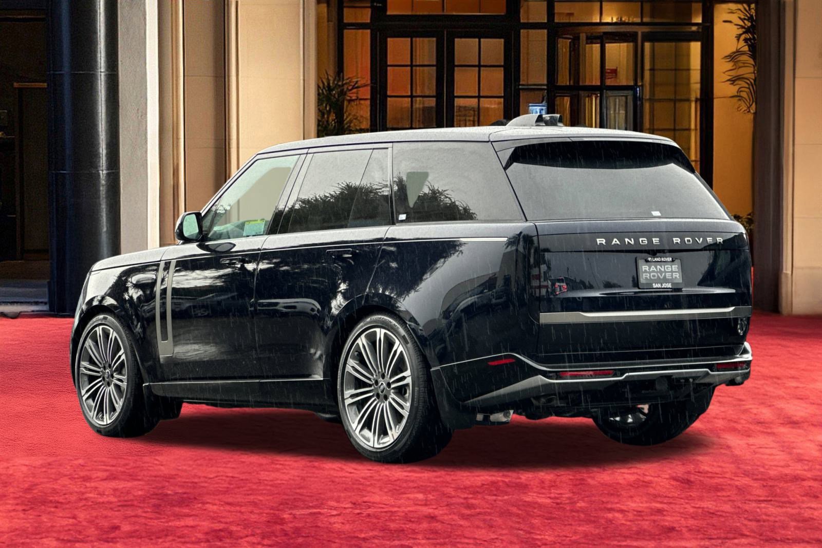 2025 Land Rover Range Rover SE photo 3