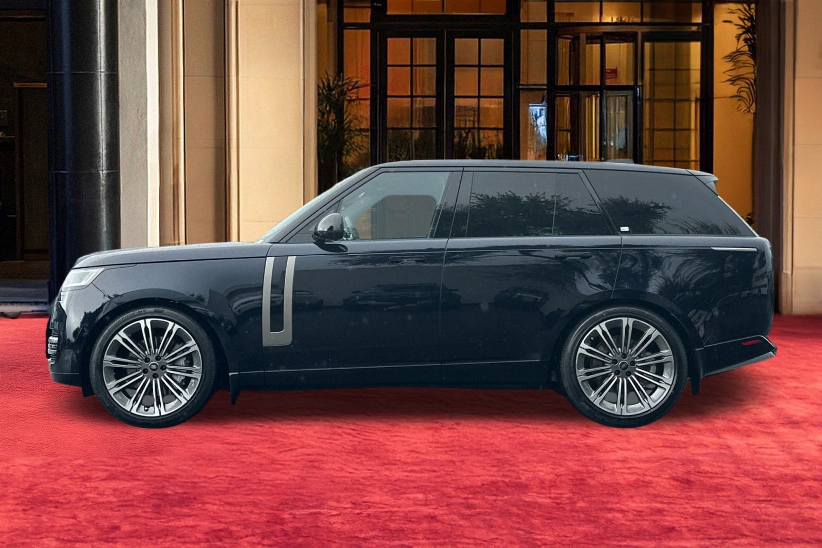 2025 Land Rover Range Rover SE photo 2