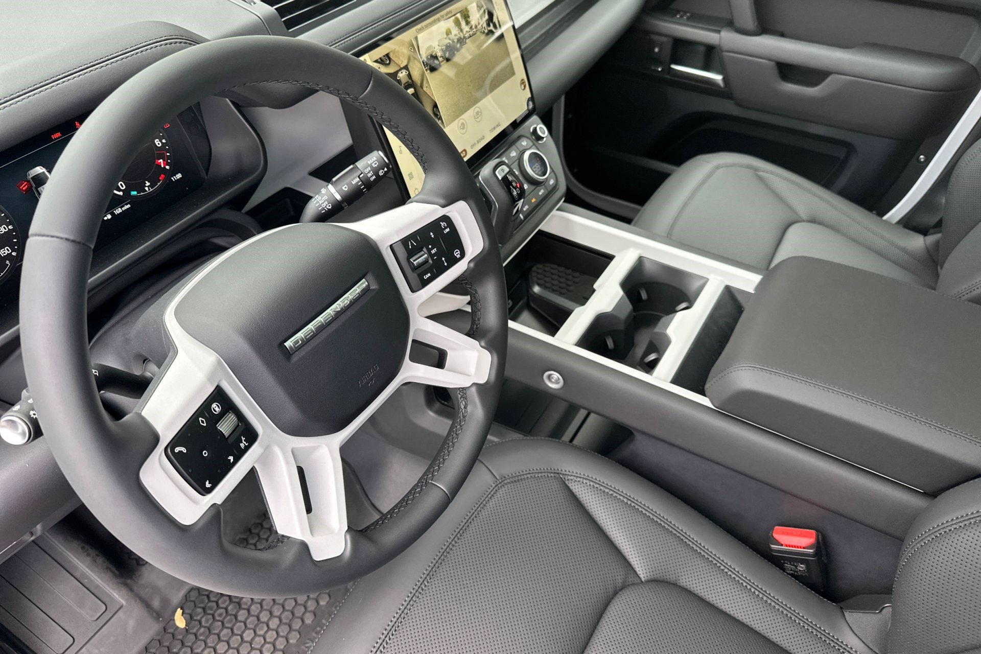 2026 Land Rover Defender 110 S photo 4