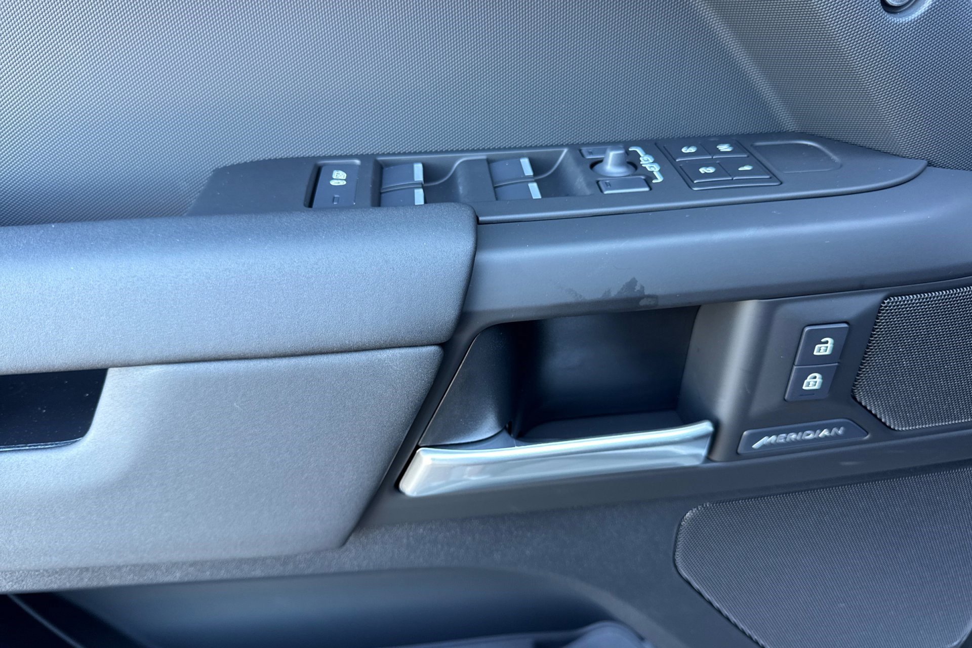 2026 Land Rover Defender 110 S photo 2