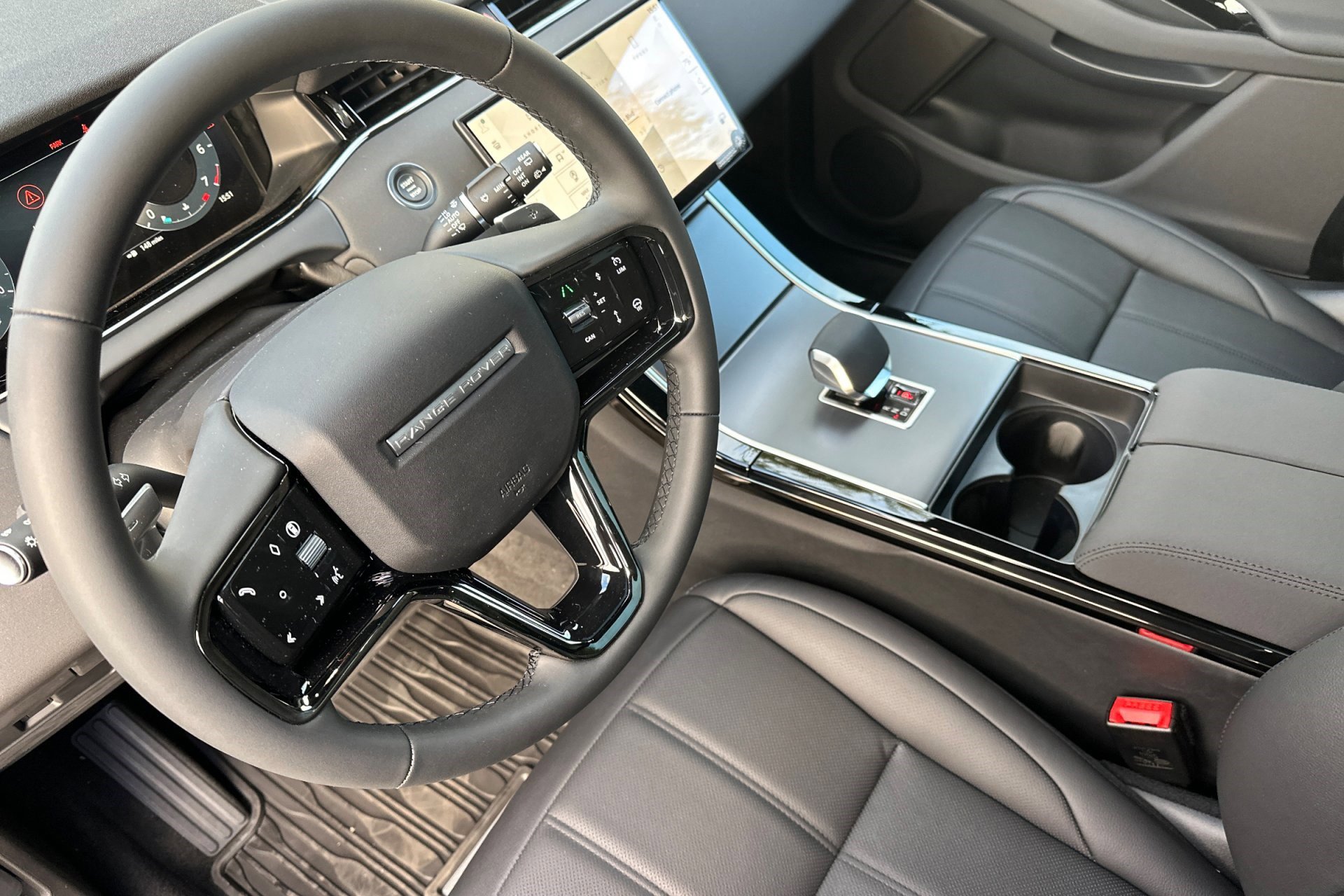 2026 Land Rover Range Rover Evoque S photo 4