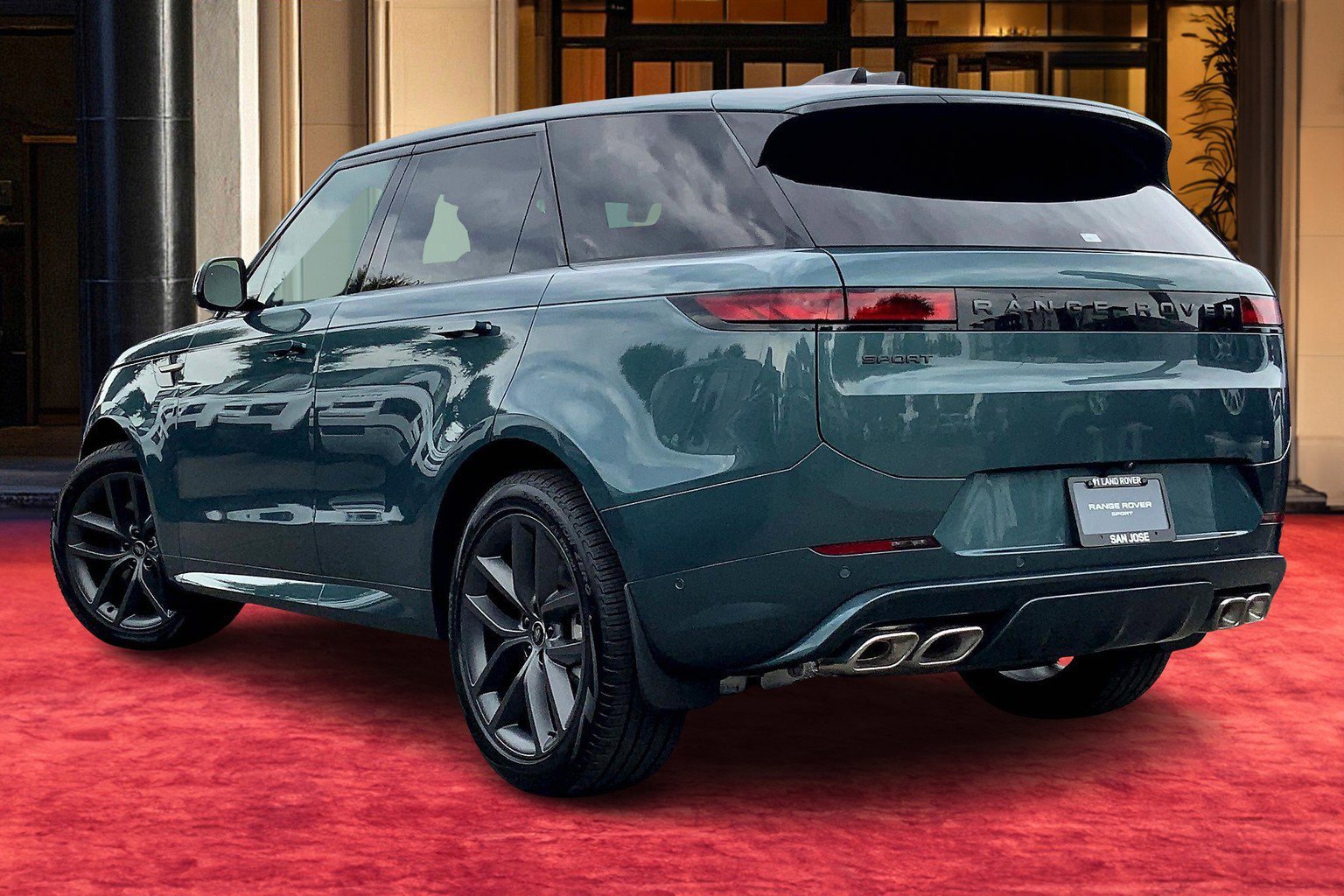 2025 Land Rover Range Rover Sport P530 Dynamic SE photo 3