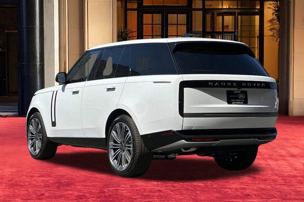New 2025 Land Rover Range Rover P400 SE SUV
