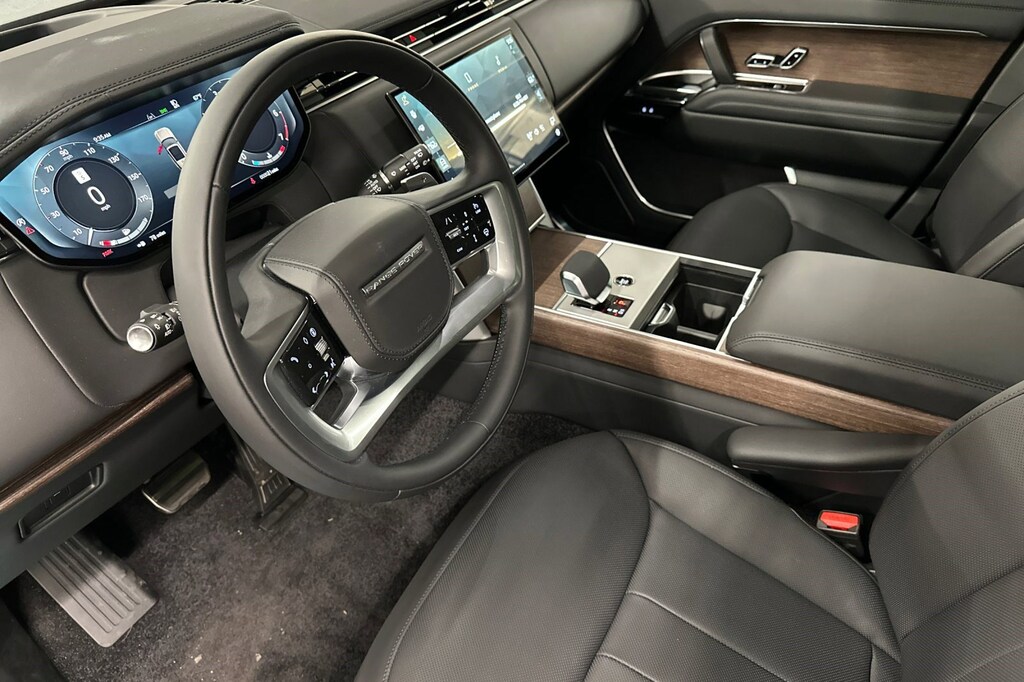 New 2025 Land Rover Range Rover P400 SE 7 Seat SUV