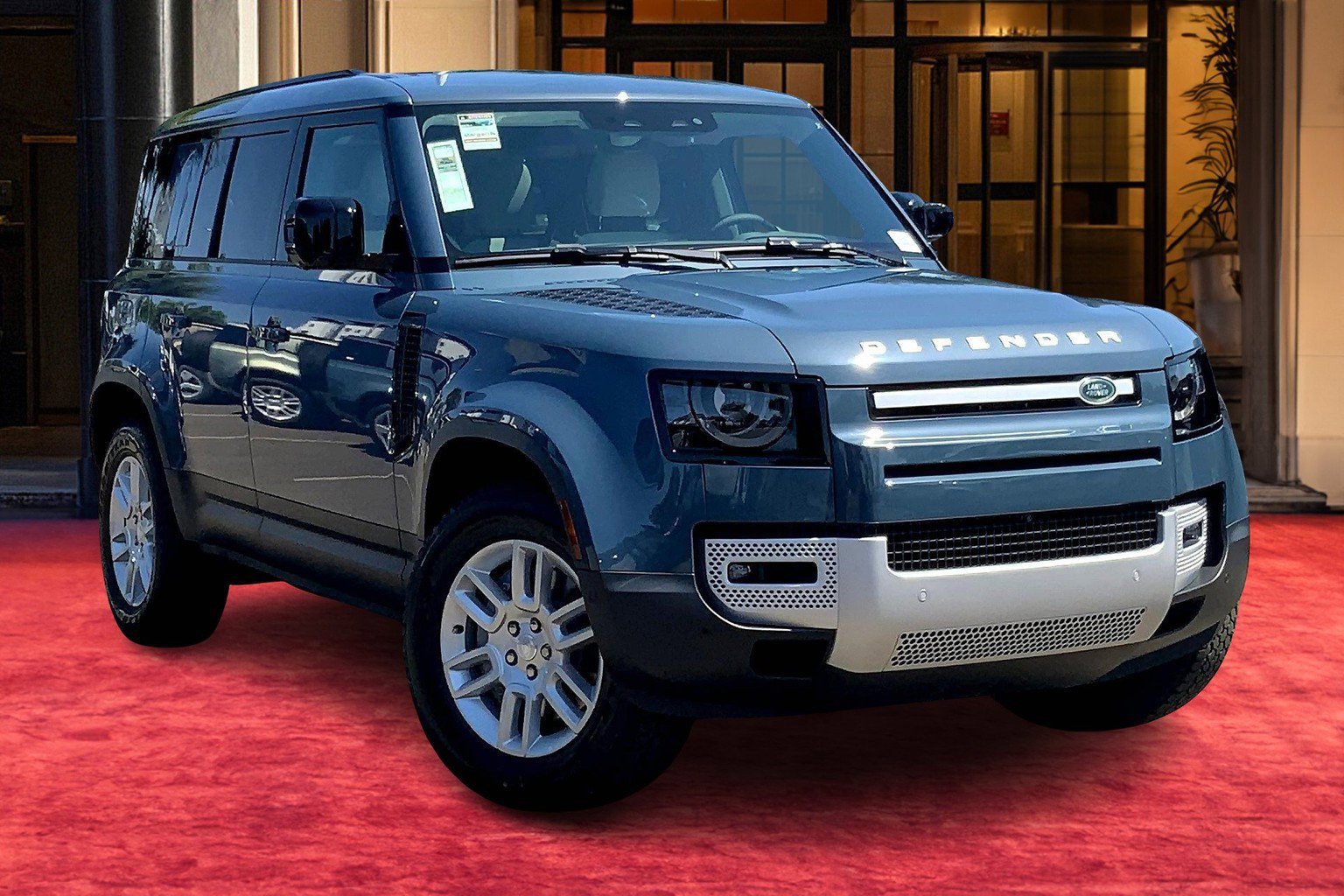 2025 Land Rover Defender 110 S photo 2