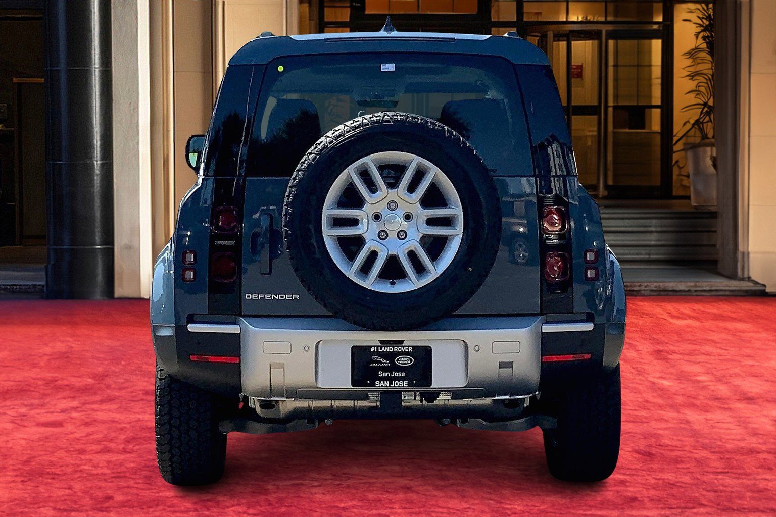 2025 Land Rover Defender 110 S photo 4