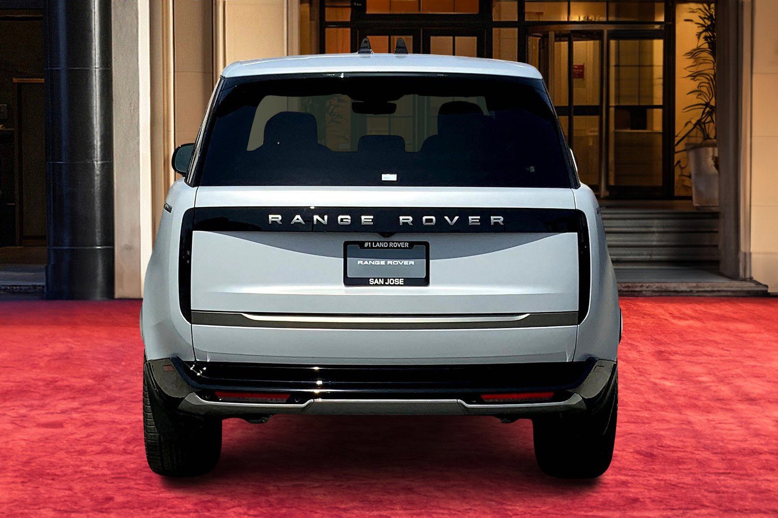 2025 Land Rover Range Rover SE photo 2