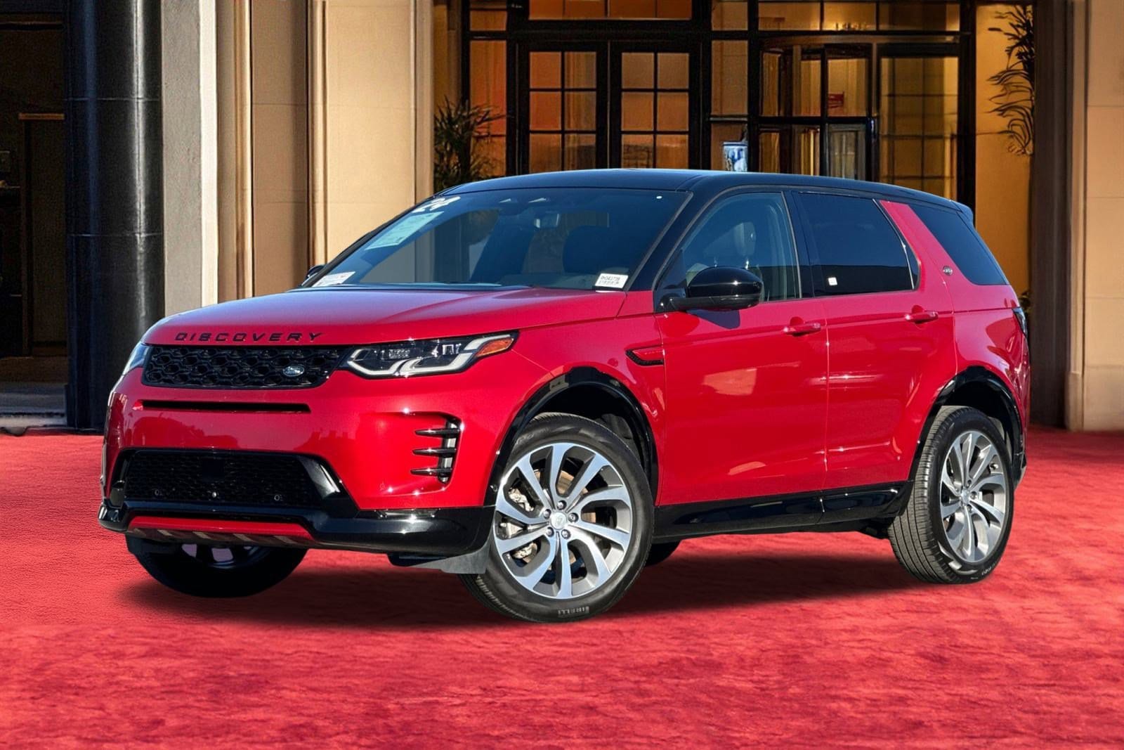 2024 Land Rover Discovery Sport Dynamic SE's photo