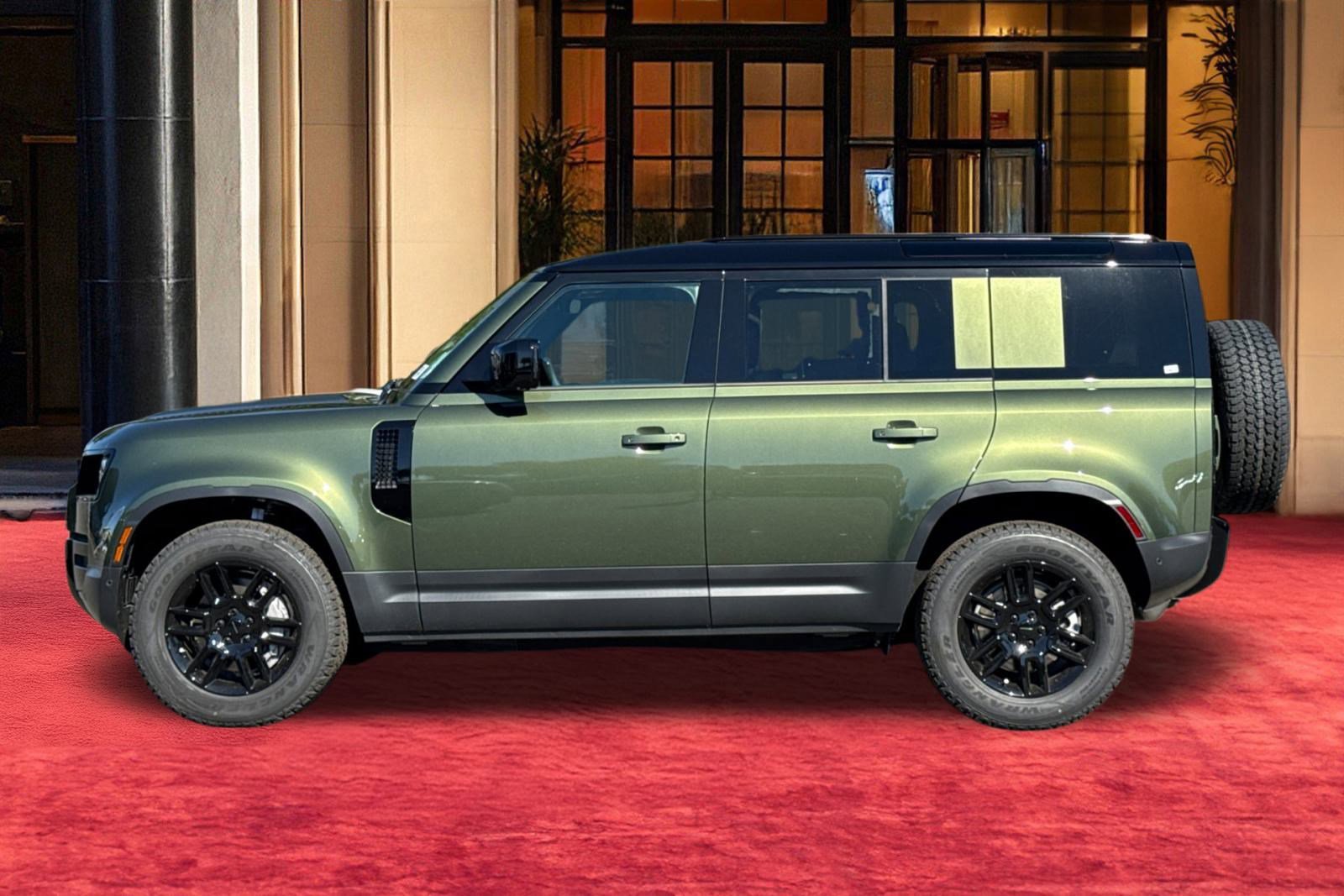 2026 Land Rover Defender 110 S photo 2