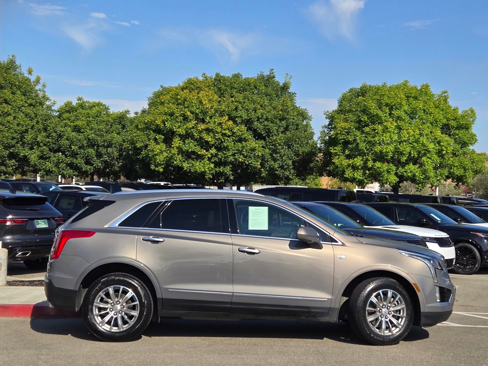 2017 Cadillac XT5 Luxury photo 3