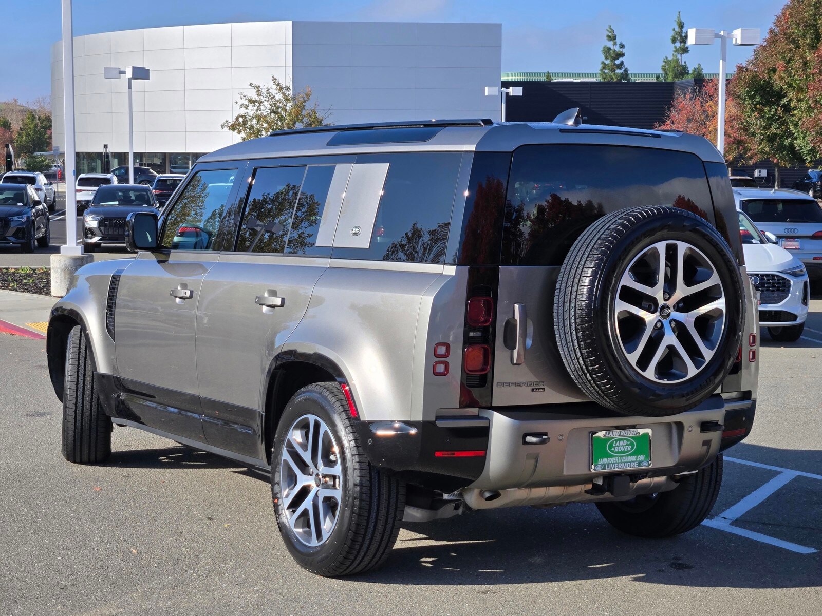 2023 Land Rover Defender X-Dynamic SE photo 4