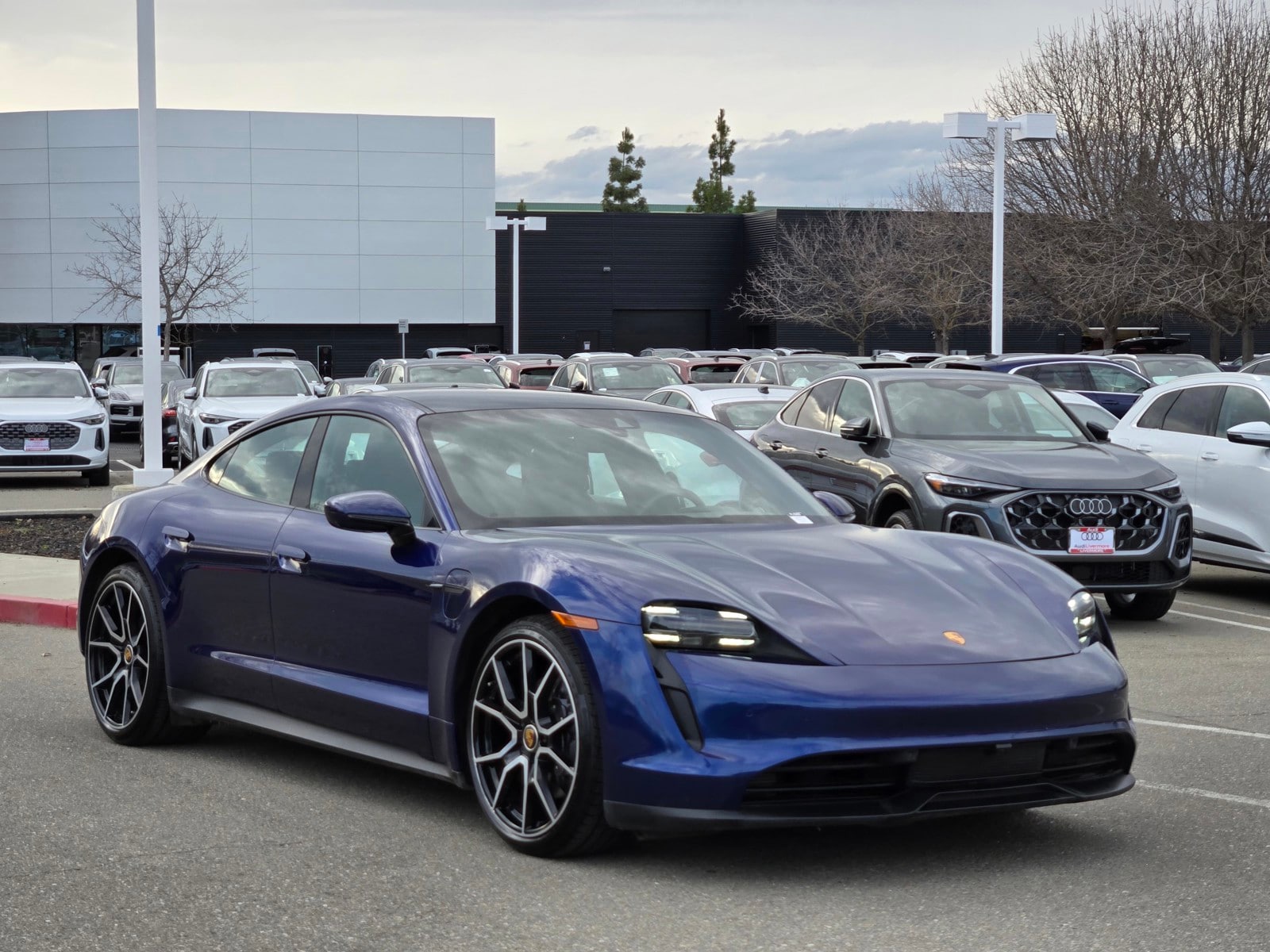 2023 Porsche Taycan photo 3