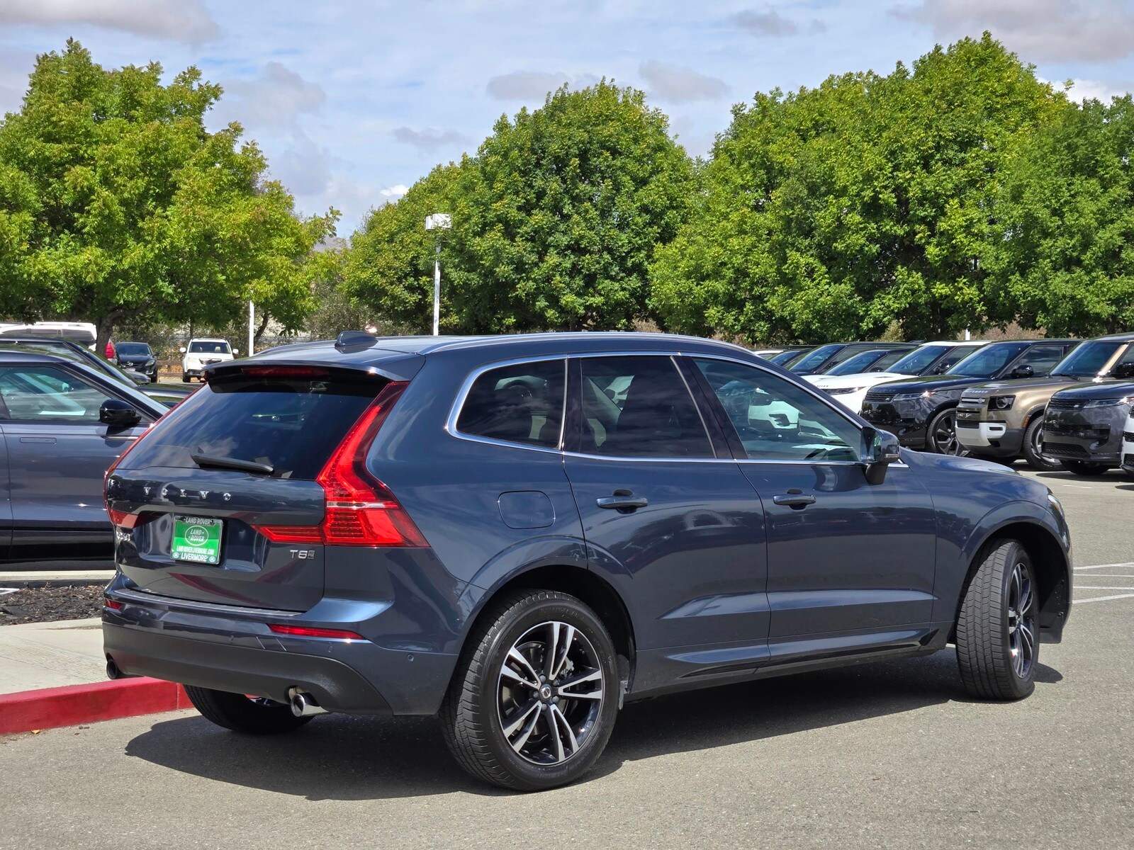 2018 Volvo XC60 Momentum photo 3