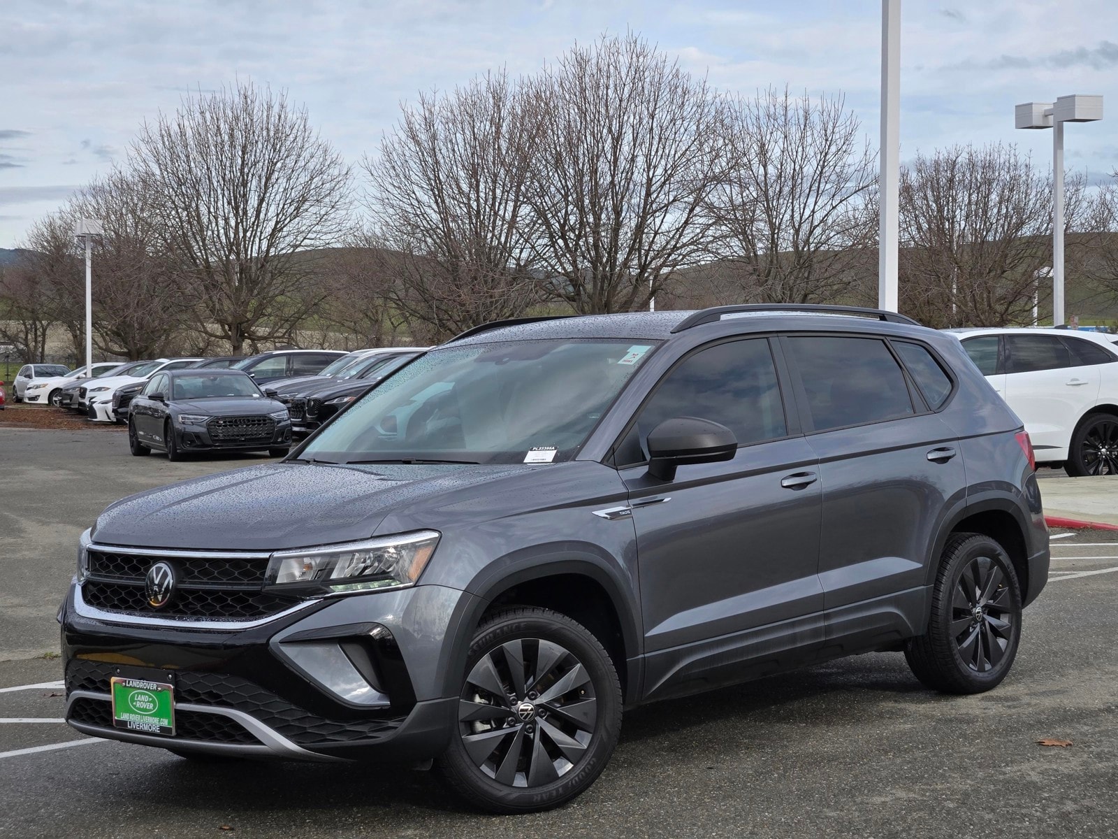 2023 Volkswagen Taos S's photo