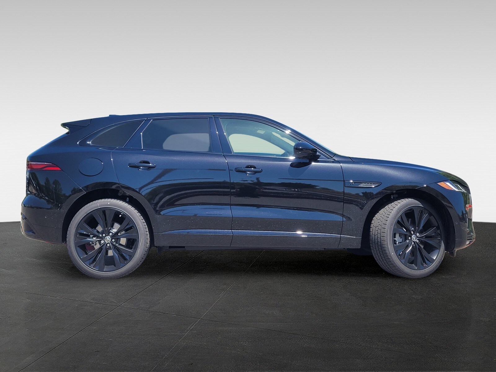 2026 Jaguar F-PACE P400 R-Dynamic S photo 3