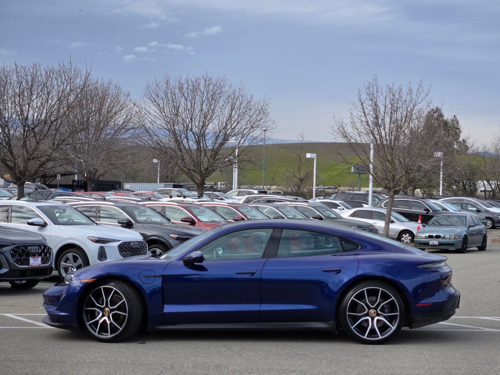 2023 Porsche Taycan photo 2