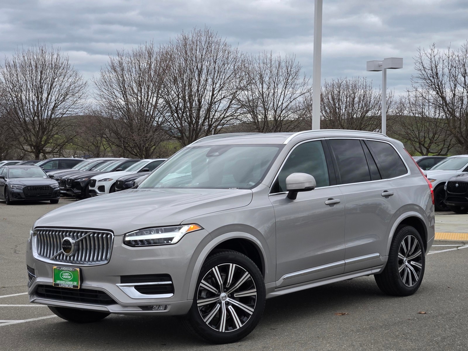 2025 Volvo XC90 Core's photo