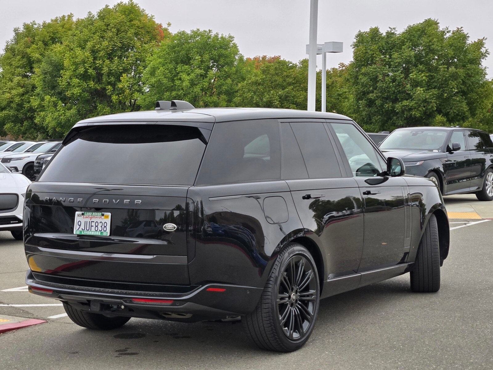2023 Land Rover Range Rover SE photo 3