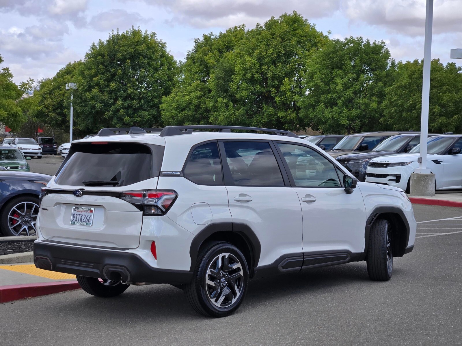 2025 Subaru Forester Limited Base photo 4