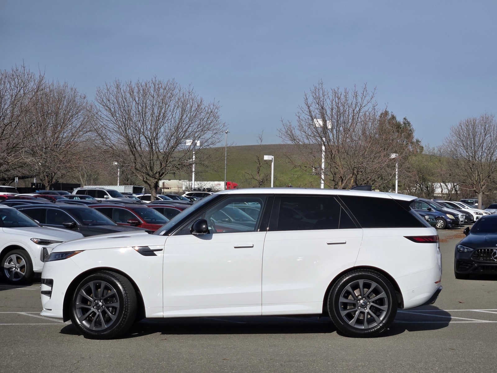 2024 Land Rover Range Rover Sport Dynamic SE photo 2