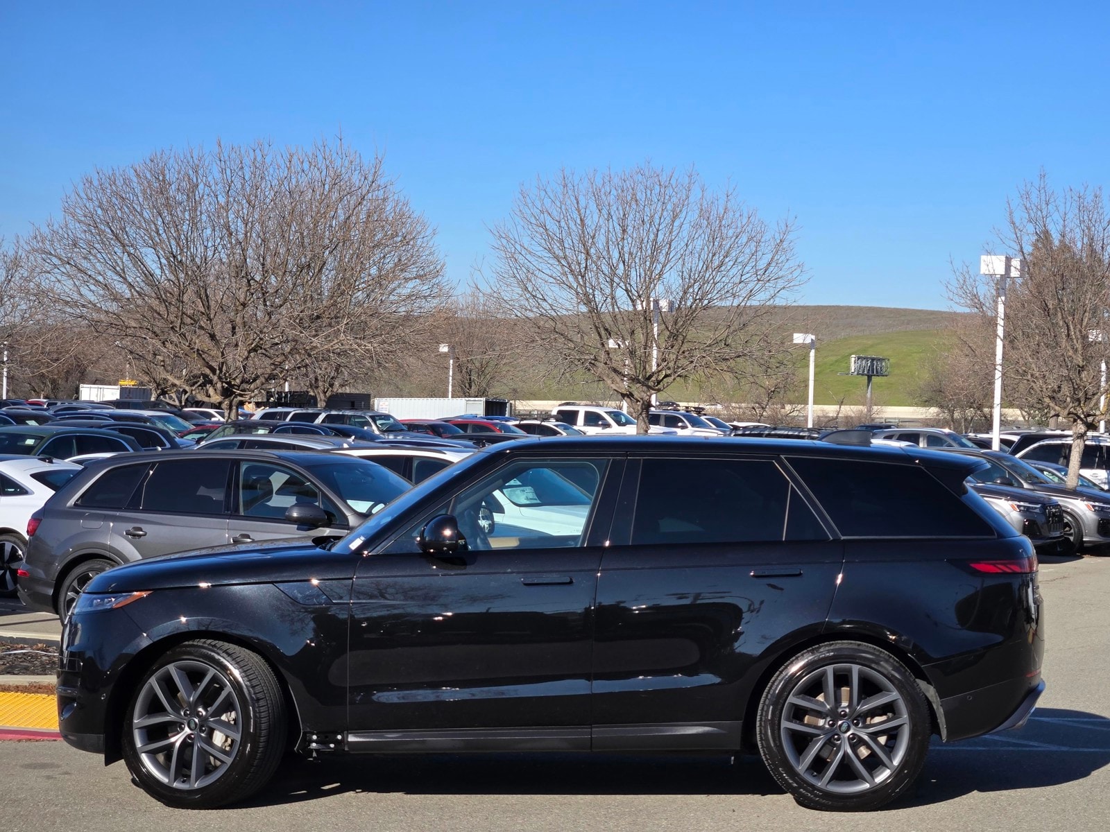 2023 Land Rover Range Rover Sport SE photo 2