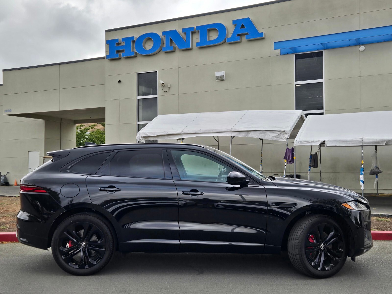 2025 Jaguar F-PACE R-Dynamic S photo 3