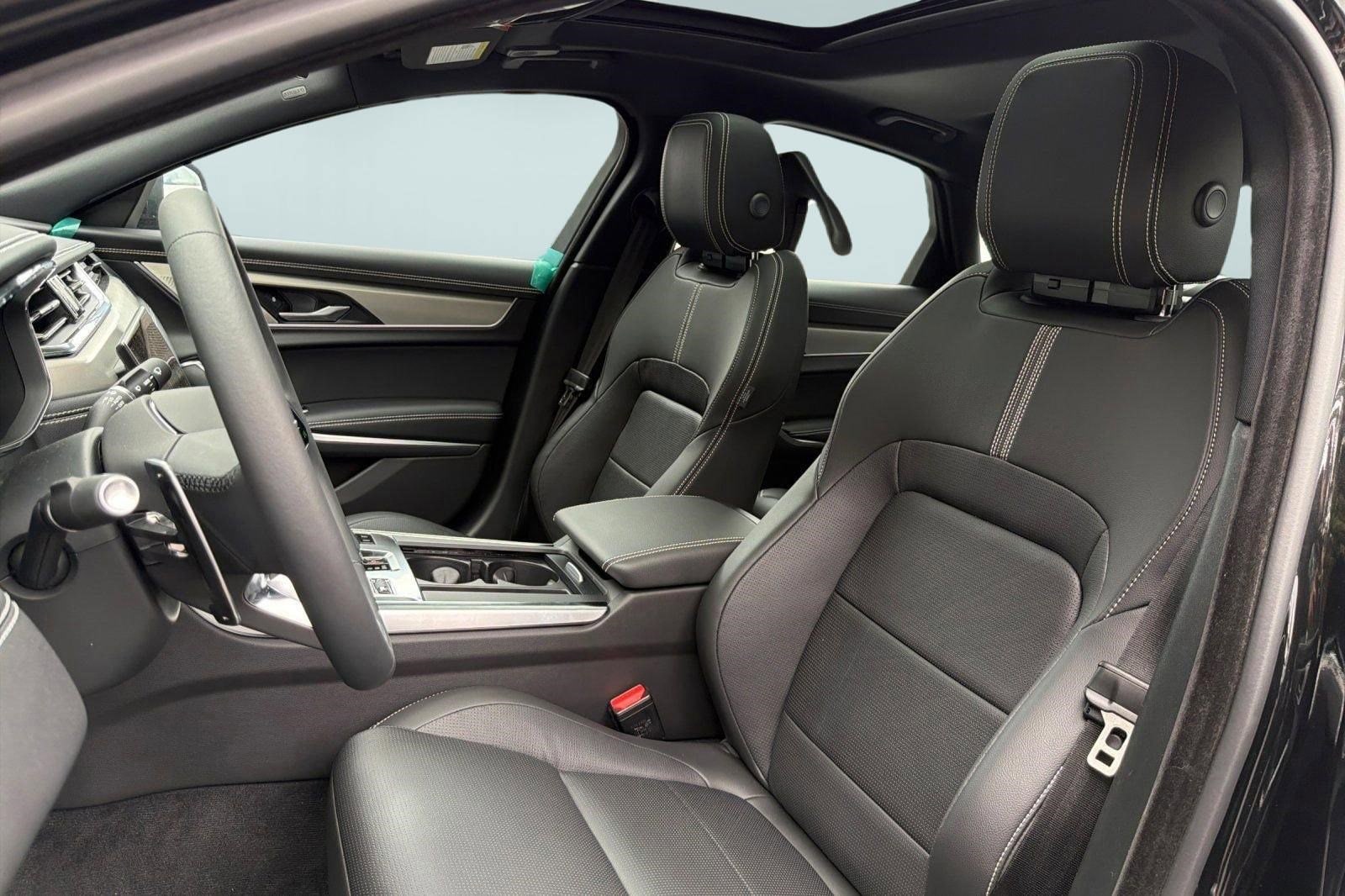 XF R-Dynamic SE Sedan